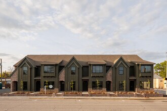 Building Photo - 501 W Cheves St