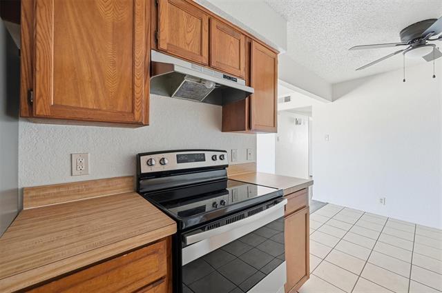 Building Photo - 6833 S Creek Dr