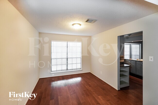 Foto del edificio - 16810 Poplar Hill St