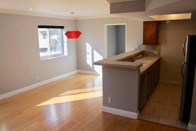 Dining Room/Kitchen - 1510 S Barrington Ave