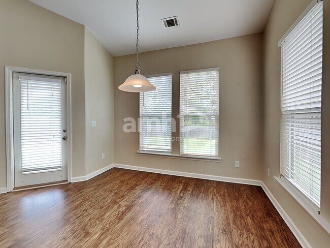 Building Photo - 172 Lakepointe Dr