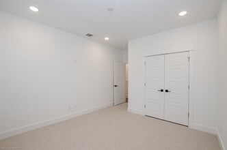 Building Photo - 2054 Johanna Crk Dr