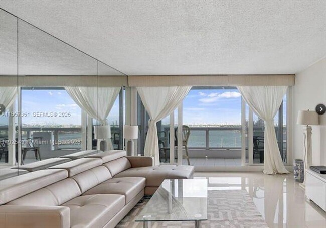 Foto del edificio - 1717 N Bayshore Dr