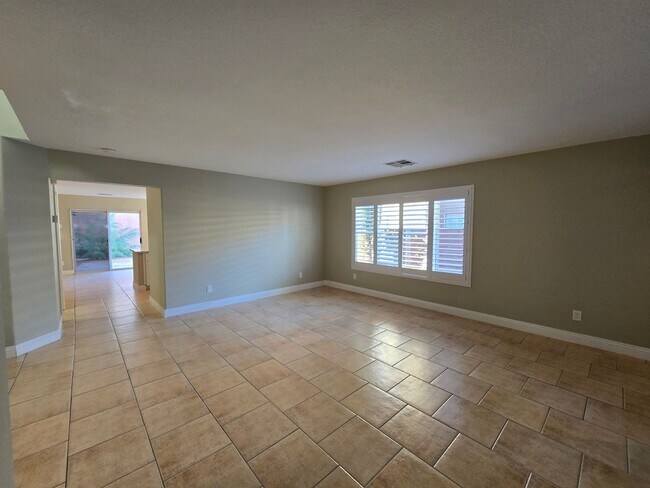 Building Photo - A Fabulous 4 Bedroom Home in Peccole Ranch