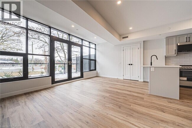 Building Photo - 555 Sanatorium Rd