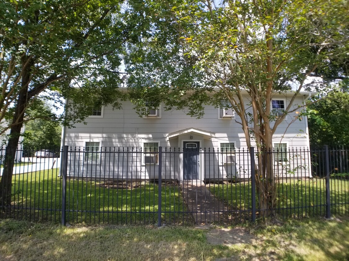 6726 Burkett St Unit 3, Houston, TX 77021 Apartments in Houston, TX