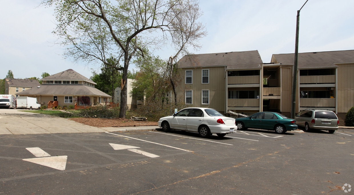 Primary Photo - Lake Woodard Apartment Homes