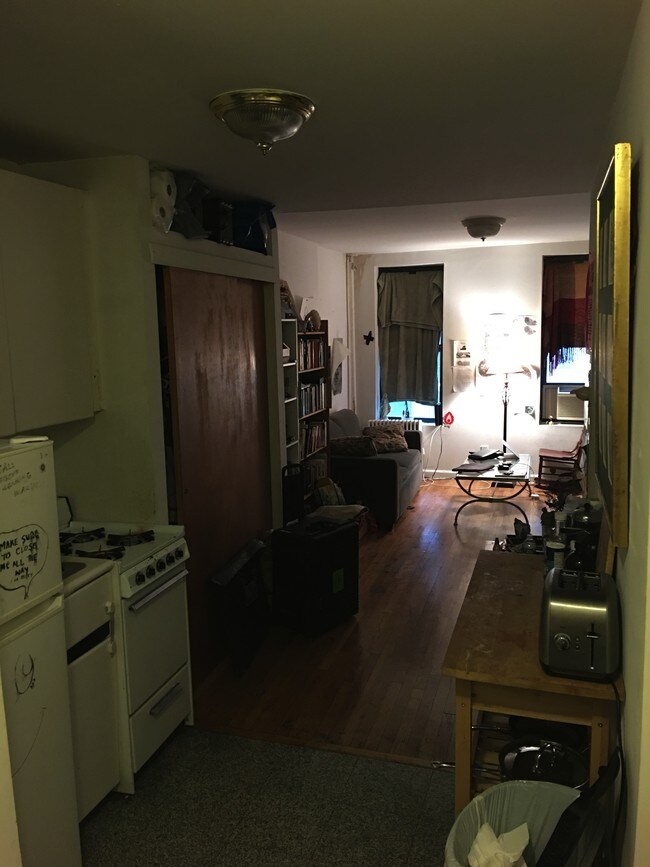Foto del edificio - 334 E 82nd St