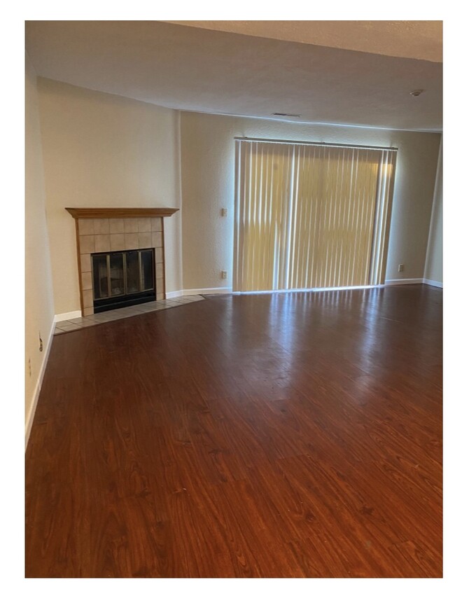 Living room - 36859 Newark Blvd