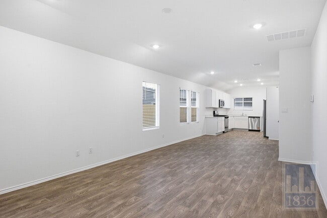 Building Photo - 306 Constanza Trl