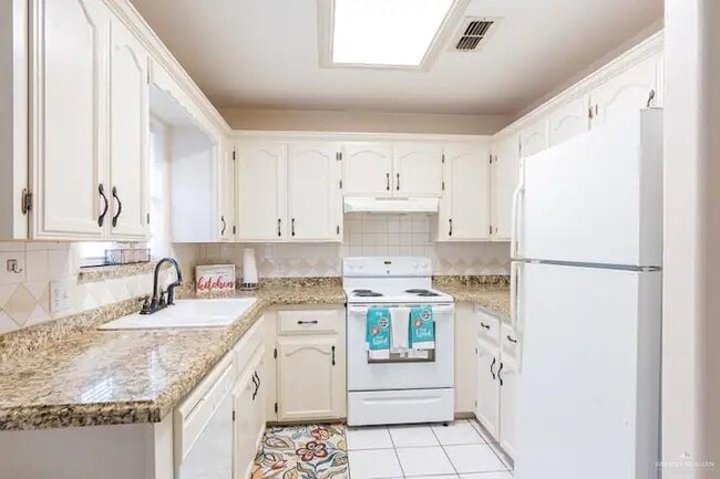 Building Photo - 903 Lexington Cir