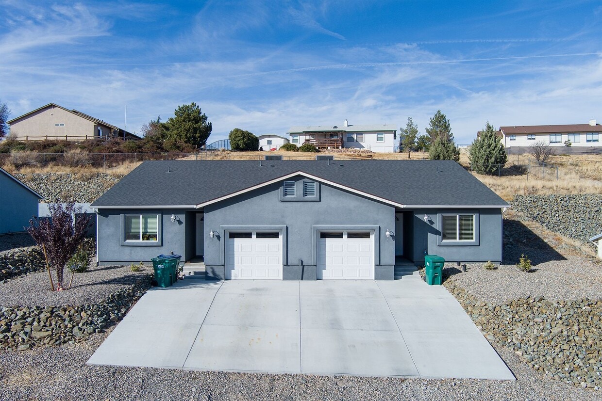 Foto principal - 9060 E Lakeshore Dr