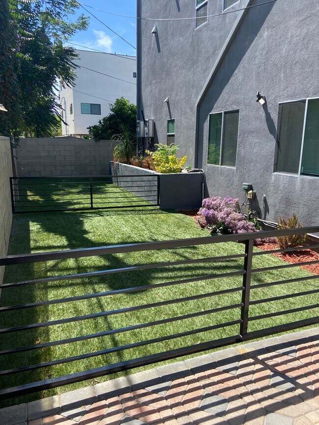 Foto del edificio - 11514 Emelita St
