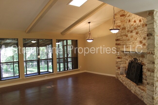 Foto del edificio - 11915 River Oaks Trl