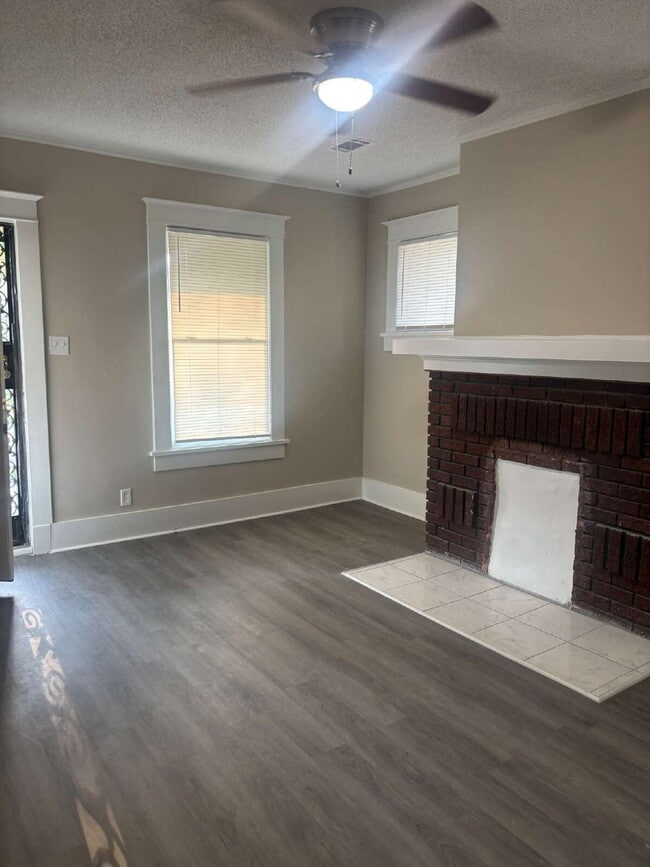 Photo - "Charming 3-Bedroom Home with Gleaming Hardwood Floors in Vibrant Memphis Neighborhood!"
