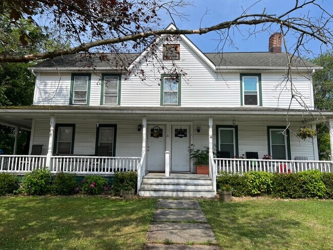 Foto del edificio - 21 Maple Ave