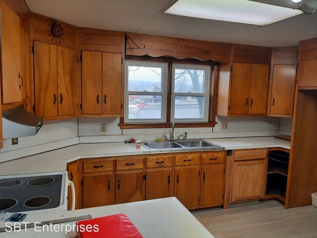 Building Photo - 3 br, 1 bath House - 145 Monroe
