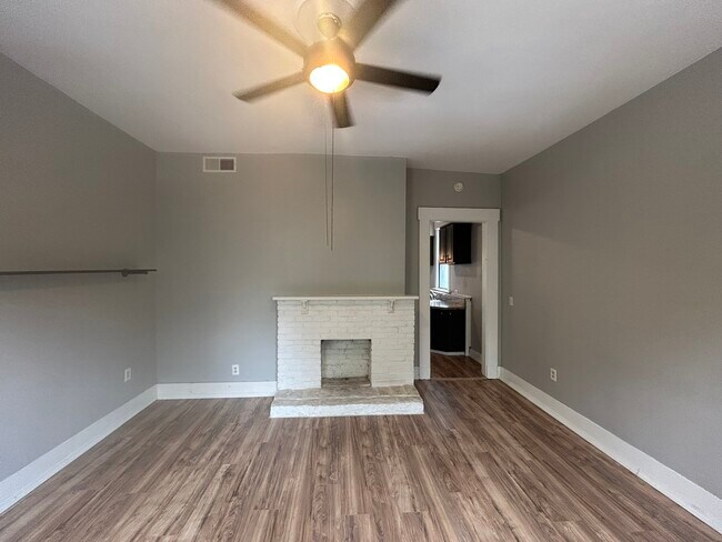Living room - 3049 Riverside Dr