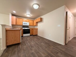 Building Photo - 2561 NW Cedar Ave