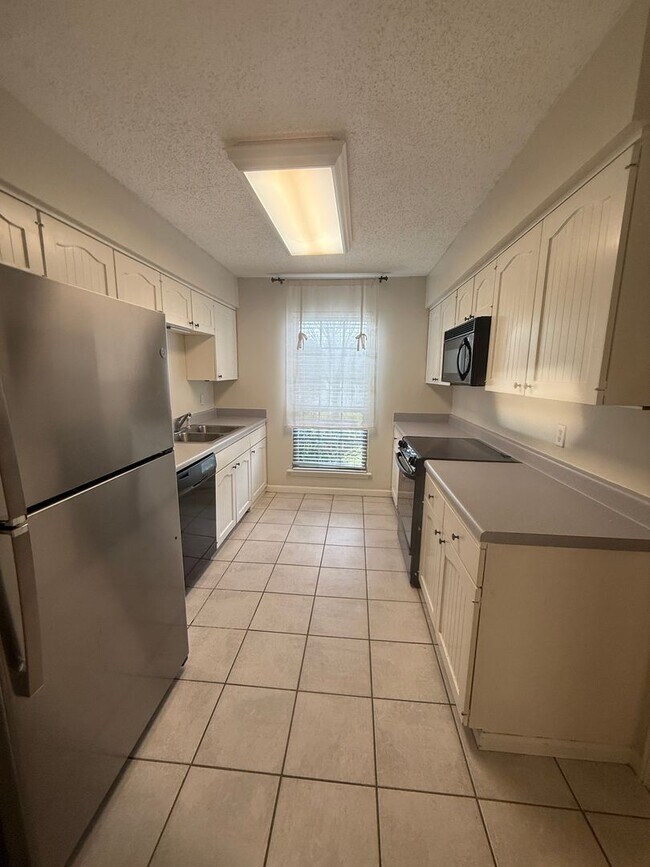 Foto del edificio - Beautiful 2 Bedroom Townhome off Jefferson