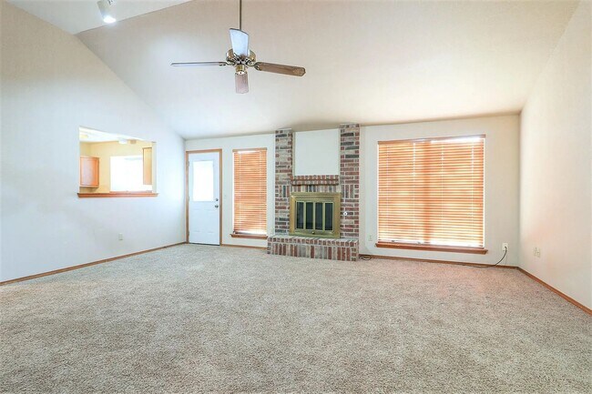 Building Photo - Beautiful home in the Oakwood East Subdivi...