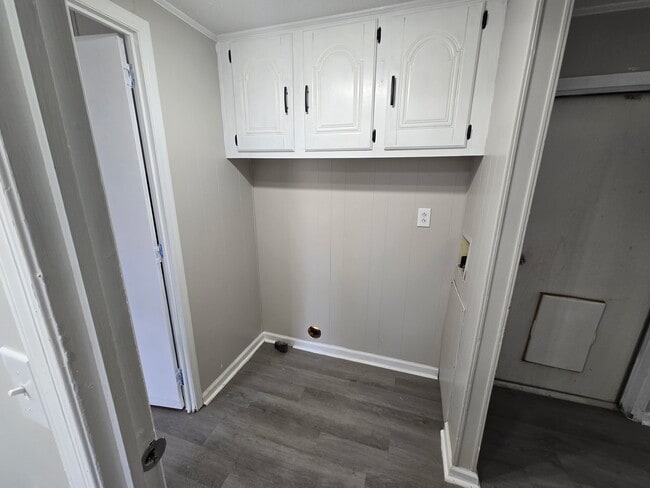 Building Photo - 8900 Kiger Rd