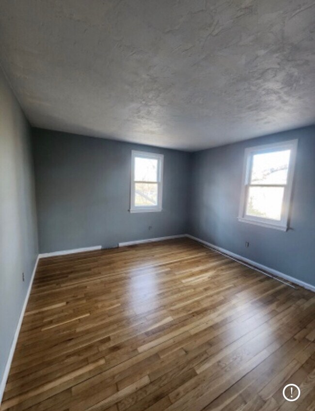 Dormitorio principal en la planta superior - 7 Avon Dr