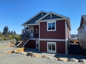 Building Photo - 598 Hillcrest Ave