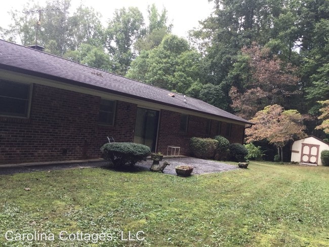 Building Photo - 3 br, 1.5 bath House - 65 Sam King Road