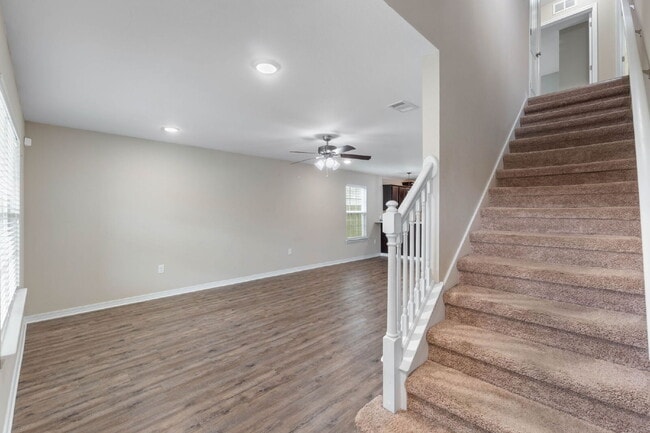 Building Photo - 426 Eisenhower Dr