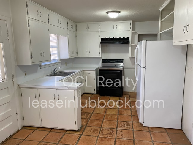 Building Photo - Bright and Welcoming 3/2/1 in the Maxey Park Neighborhood