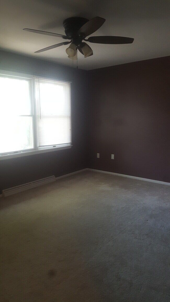 Foto principal - 935 West Whitehall Road