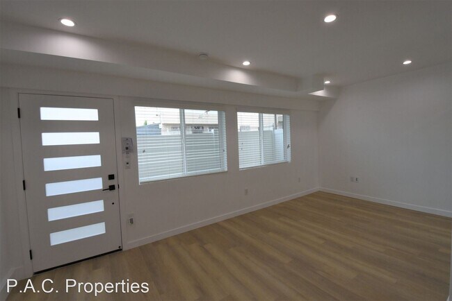 Building Photo - Studio, 1 bath Apartment - 13849 Chase Str...
