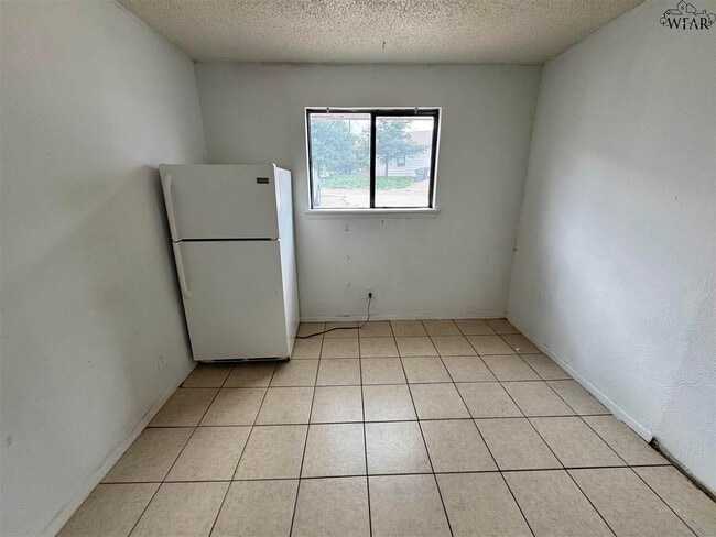 Building Photo - 613 Sunset Dr