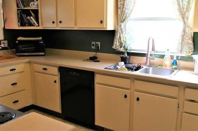 Building Photo - 5 minutes to OSU, 2 bed 2 bath