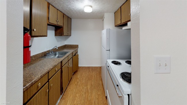 Foto del edificio - 1 br, 1 bath Apartment - 725 Green Rd Apt 511