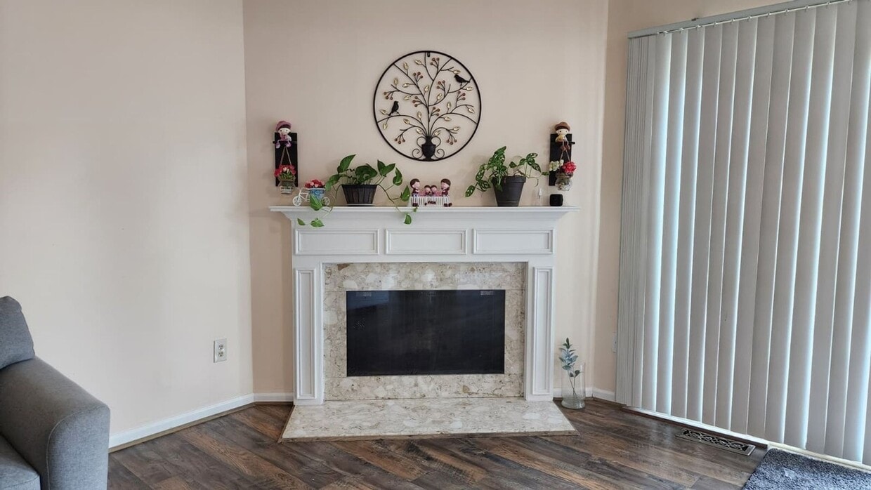 Foto principal - 1226 Charleston Ct