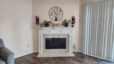 Building Photo - 1226 Charleston Ct