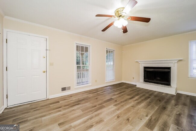 Building Photo - 2350 Bankstone Dr SW