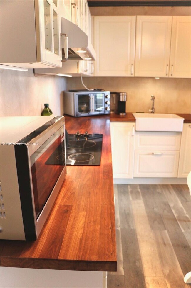 Foto del edificio - 500 Three Islands Boulevard