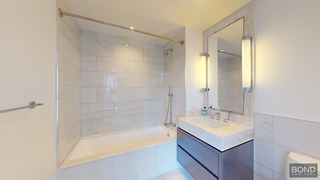Foto del edificio - 675 W 59th St