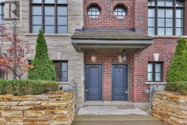 Photo du bâtiment - 2160 Trafalgar Rd