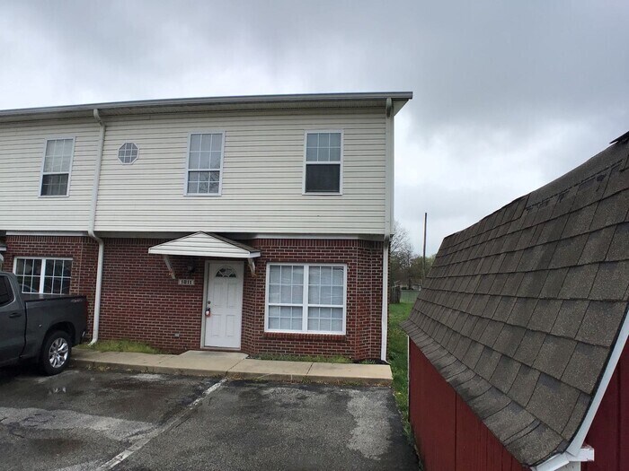Primary Photo - 1811 Winfield Park Dr