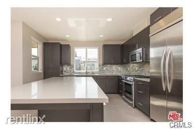 Foto principal - 12895 W Runway Rd