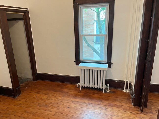 Building Photo - 2 Bedroom Apartment