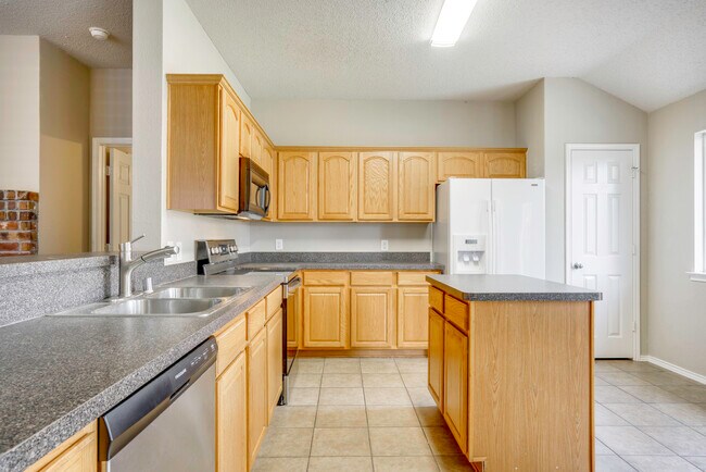 Building Photo - 9940 Carter Dr