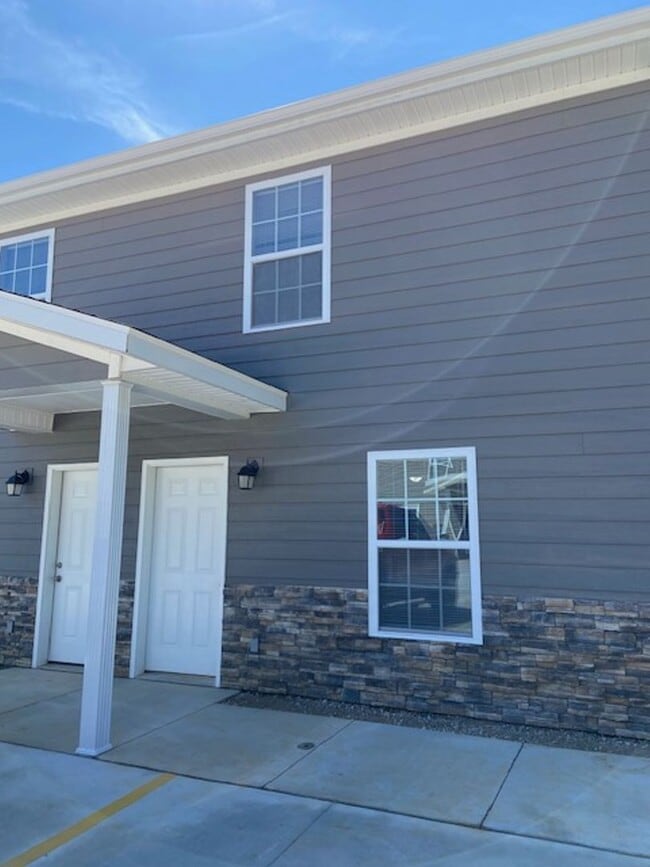 Building Photo - 2606 Hickman Rd
