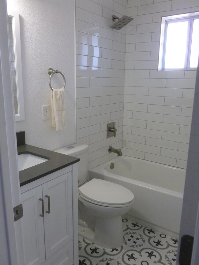 Foto del edificio - 7102 E Oak St