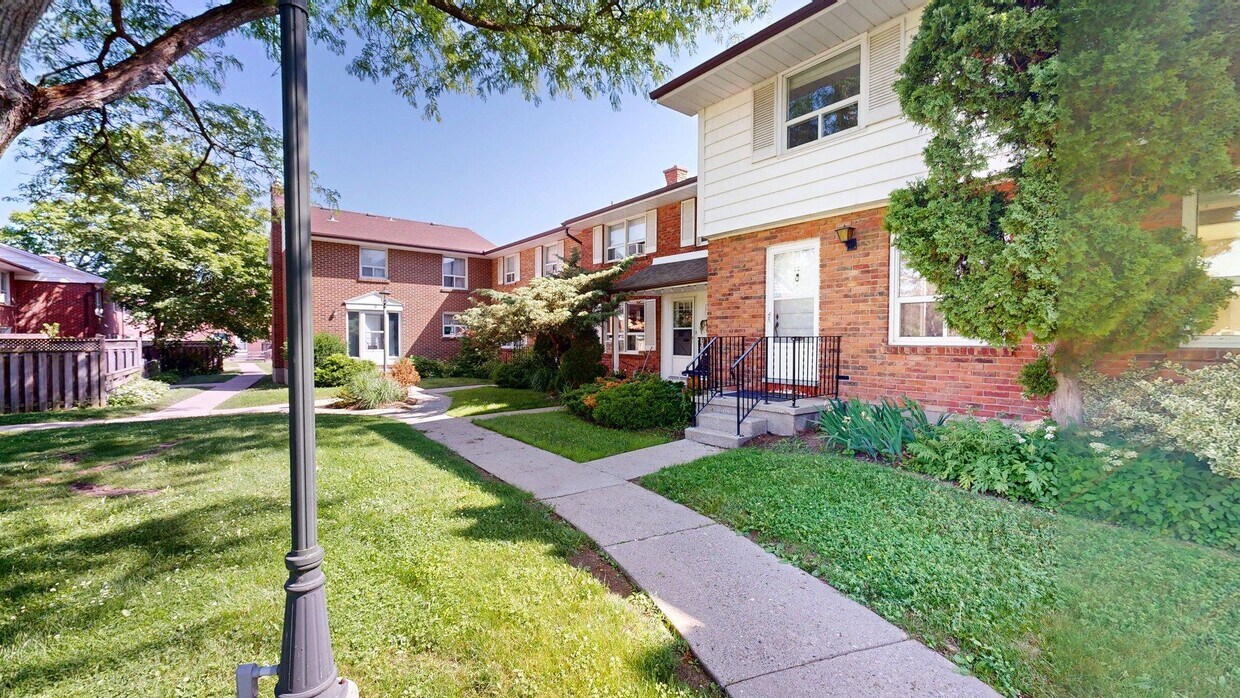 Primary Photo - NEWLY RENOVATED 3BD IN HYDE PARK