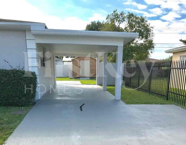 Foto del edificio - 1750 NW 133rd St